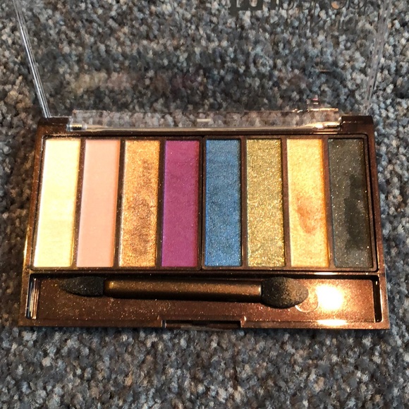 Eyeshadow pallet - Picture 2 of 2
